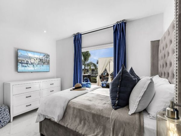 Ultimate Cape Coral Getaway - Luxury 3-Bedroom Pool Home